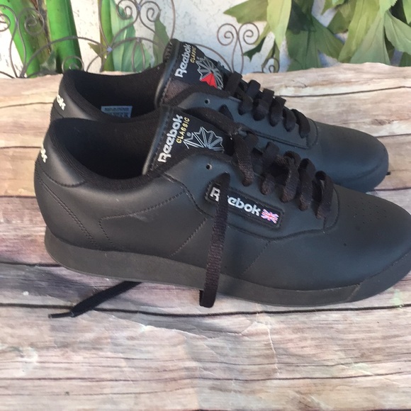 Reebok Shoes | Classic Size 8 Black 